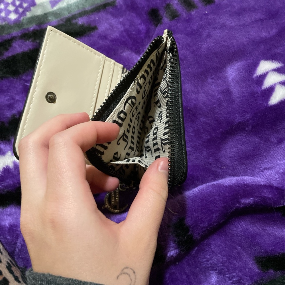 Juicy Couture Black Wallet with Logo Window - Picture 4 of 4
